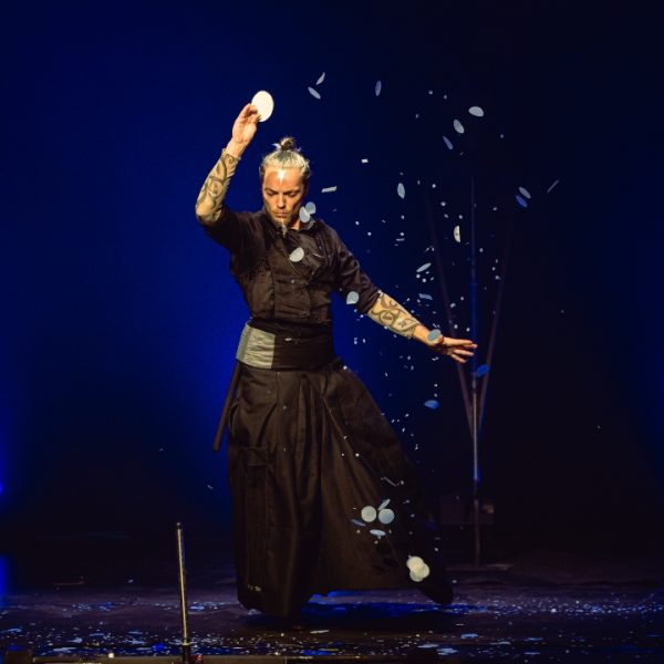 Le Monde de Félix - Spectacle de magie - spectacle de feu - jonglage lumineux - sculpture sur ballon - sculpture de ballon - Lyon Rhône-Alpes France - Samouraï Act - Illuzio Mesterei Budapest 2021