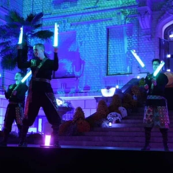 Le Monde de Félix - Spectacle de magie - spectacle de feu - jonglage lumineux - sculpture sur ballon - sculpture de ballon - Lyon Rhône-Alpes France